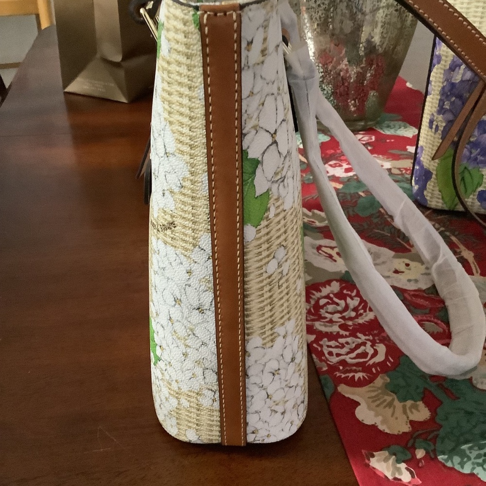 NWT Dooney & Bourke Hydrangea Basketweave Shopper in White - Picture 6 of 7
